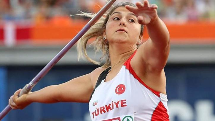 Eda Tuğsuz: Bir yanım mutlu, bir yanım hüzünlü