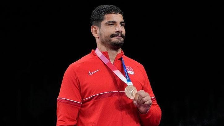 Olimpiyat üçüncüsü Taha Akgül'ün ikinci madalya sevinci
