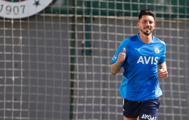 Fenerbahçe'de Jose Sosa takımdan ayrı çalıştı