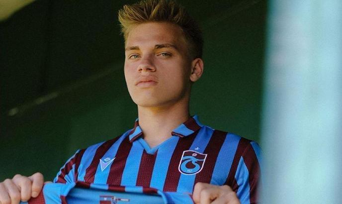Trabzonspor, Adem Ağaoğlu'nu profesyonel yaptı! 2 yıllık sözleşme...