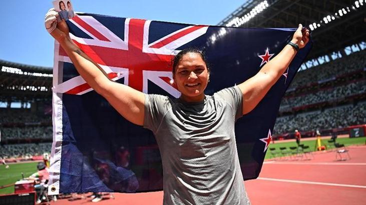 Yeni Zelandalı gülleci Valerie Adams'tan tarihi başarı