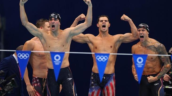 Yüzmede erkekler 4x100 karışık bayrak yarışında ABD, dünya rekoru kırarak şampiyon oldu