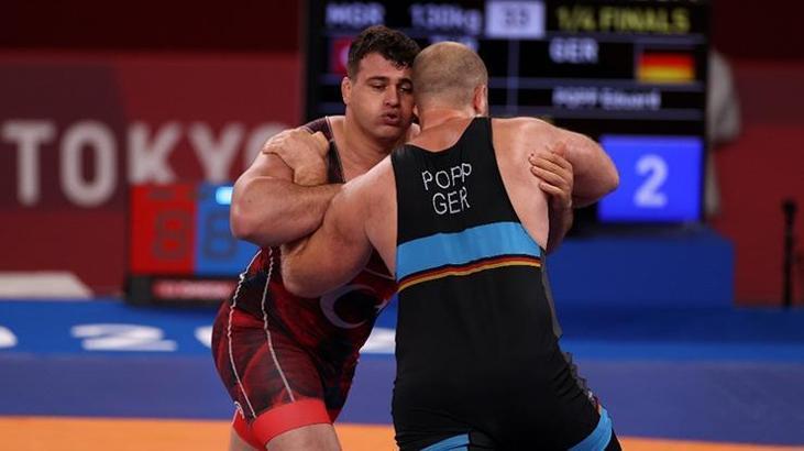 Güreşte erkekler grekoromen stil 130 kiloda milli sporcu Rıza Kayaalp yarı finale yükseldi