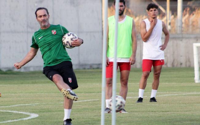 Karşıyaka'da teknik direktör Cüneyt Biçer'den transfer açıklaması