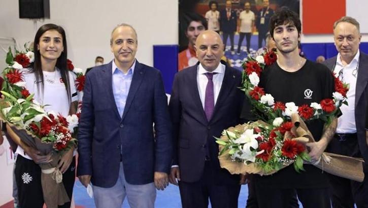 Madalya kazanan Hatice Kübra İlgün ve Hakan Reçber Türkiye'ye döndü