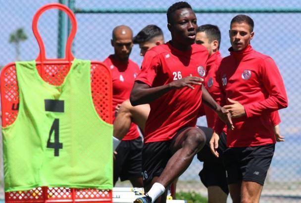 Antalyaspor, Erzurum'daki yeni sezon hazırlıklarını sürdürdü