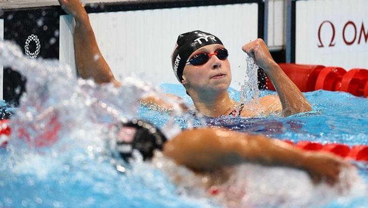 Kadınlar 1500 metre serbest stilde, ABD'li Ledecky altın madalya kazandı