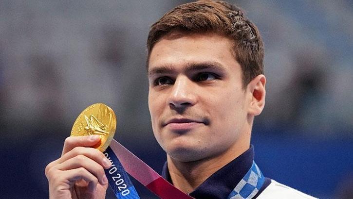 Sırtüstü yüzmede Evgeny Rylov altın madalya aldı