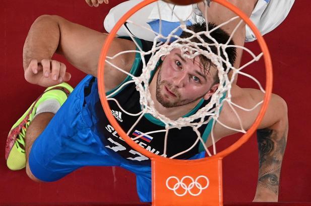 Olimpiyatların 3. gününde erkek ve kadın basketbolunda ikişer maç oynandı