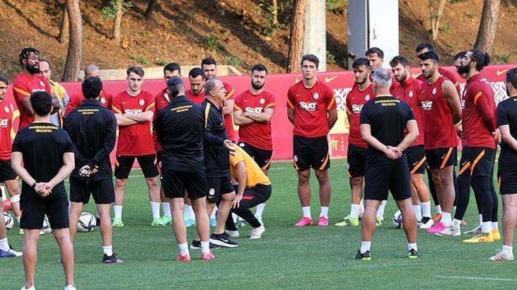 Fatih Terim'den futbolculara toplantı