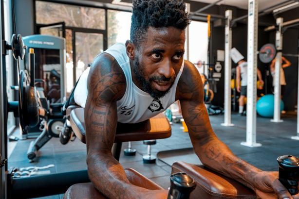 Gabonlu orta saha Andre Poko, 1 yıl daha Altay'da