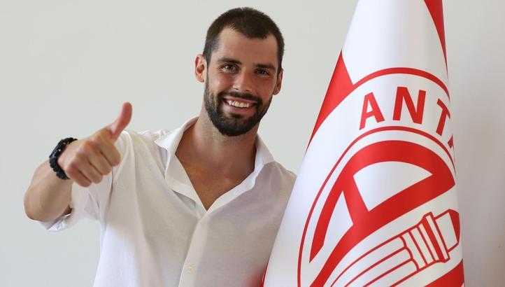 Son dakika! İtalyan orta saha Andrea Poli, resmen Antalyaspor'da