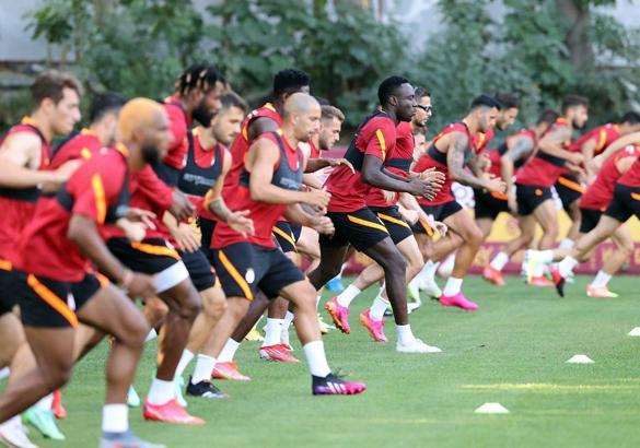 Galatasaray'da Taylan Antalyalı ve Jimmy Durmaz, takımdan ayrı çalıştı