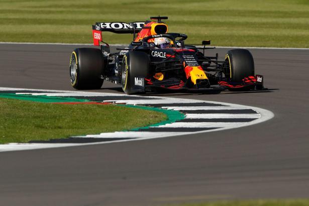 Formula 1'de ilk kez düzenlenen sprint yarışını Max Verstappen kazandı