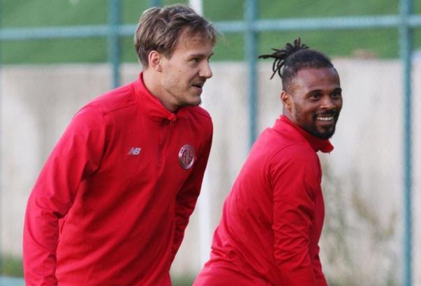 Antalyaspor'da Deni Milosevic takıma katıldı