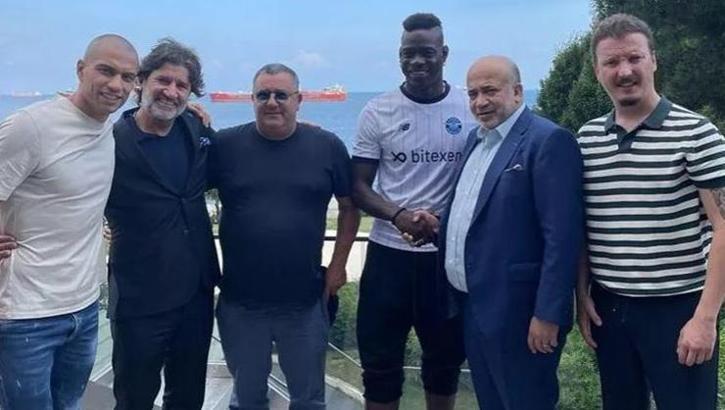 Adana Demirspor'da Mario Balotelli, kampa katıldı
