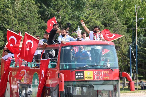 İsmail Koç, memleketi Konya'da coşkuyla karşılandı