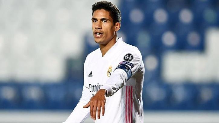 Manchester United Varane için Real Madrid'den izni kaptı