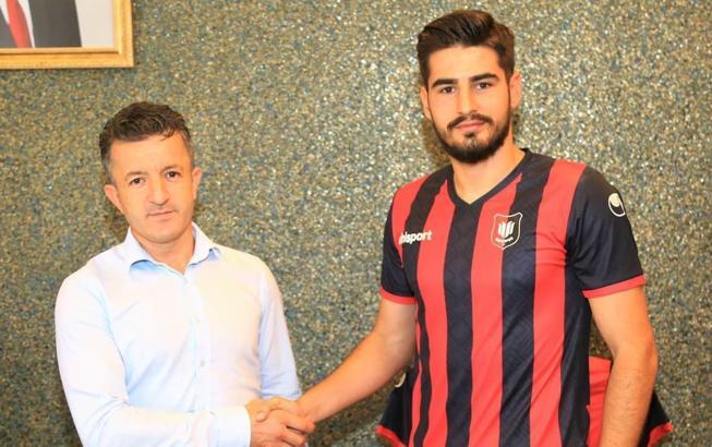 Uşakspor'da çifte imza