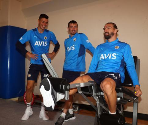 Fenerbahçe'de günün ilk idmanı gerçekleşti