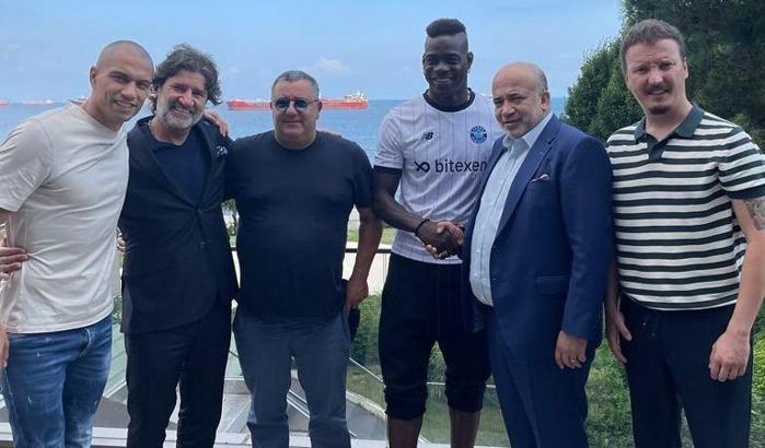 SON DAKİKA | Mario Balotelli resmen Adana Demirspor'da