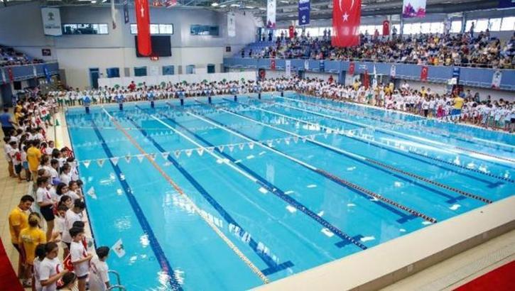 Milli yüzücülerden gümüş madalya