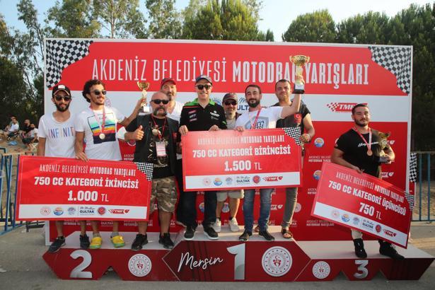 Motodrag yarışları nefesleri kesti