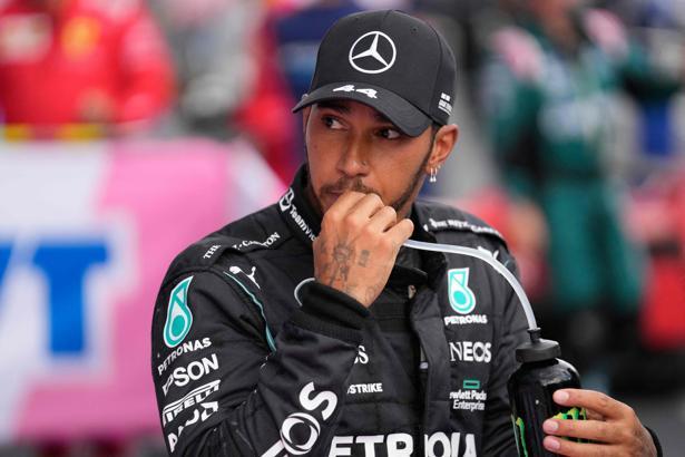 Mercedes, Lewis Hamilton'ın sözleşmesini uzattı