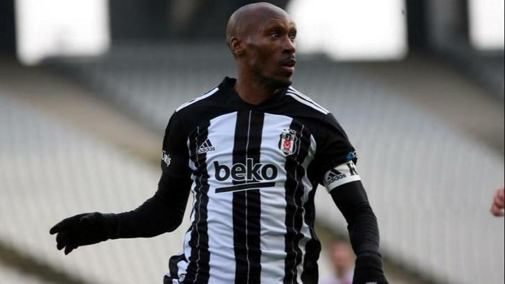 Beşiktaş, Atiba Hutchinson ile 1 yıllık anlaşma sağladı