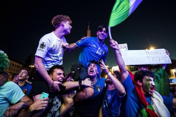 İtalyan taraftarlar, Belçika zaferini kutluyor!