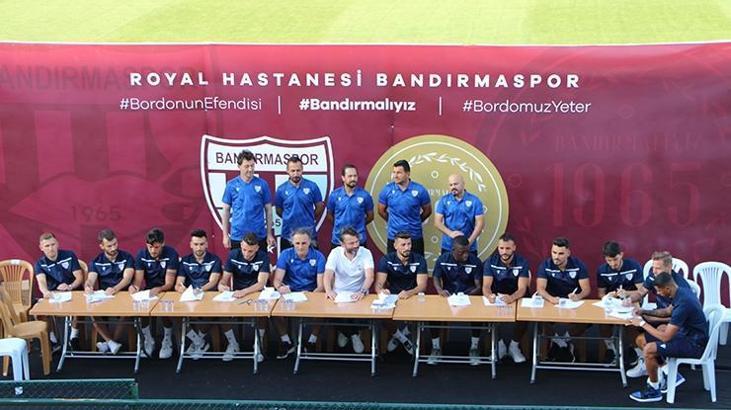 Bandırmaspor, 12 yeni transferi için imza töreni düzenledi