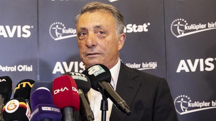Şampiyon Beşiktaş'ın bayrağı, Büyükçekmece'deki Şampiyonlar Anıtı'na çekildi