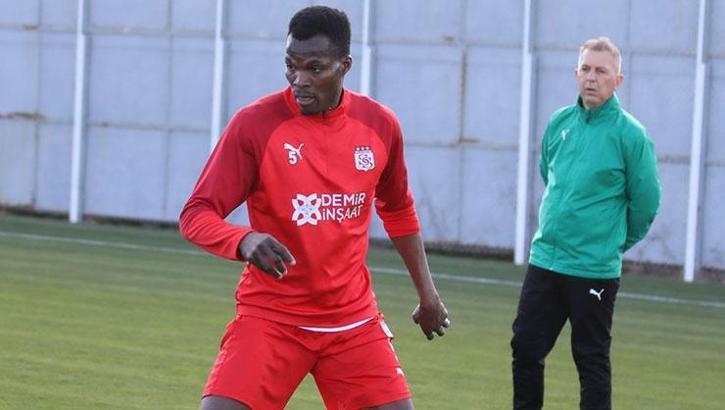 Sivasspor, Isaac Cofie'nin sözleşmesini 2 yıllığın uzattı