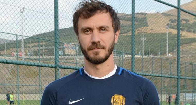 Altay, Korcan Çelikay'a kanca attı