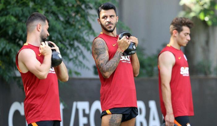 Galatasaray, hazırlıklarını çift antrenmanla sürdürdü
