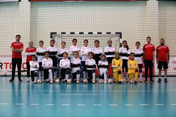 'Güneşin Çocukları' ilk kez hentbol salonunda antrenman yaptı