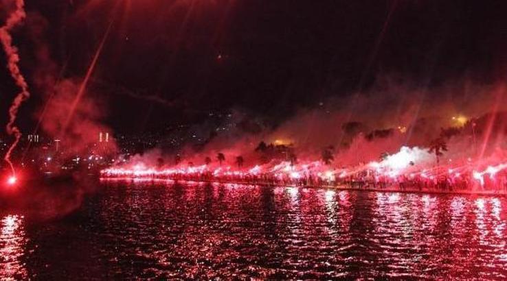Samsunspor'un 56. kuruluş yıl dönümü meşale gösterisi ile kutlandı