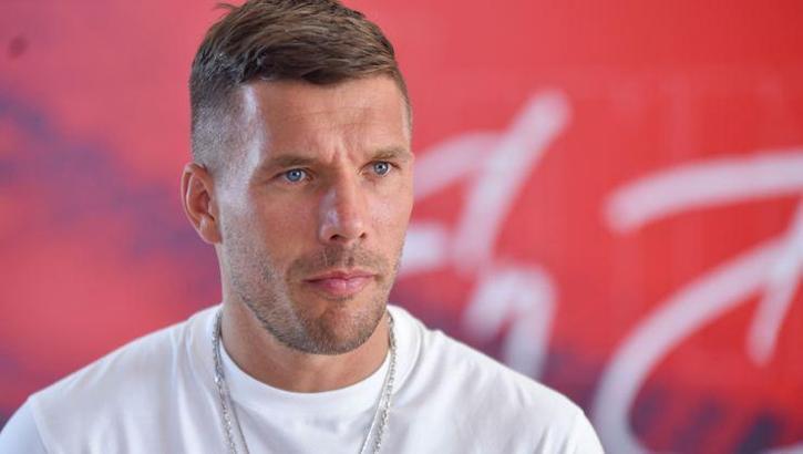 Podolski'den RTL'e milyonluk imza