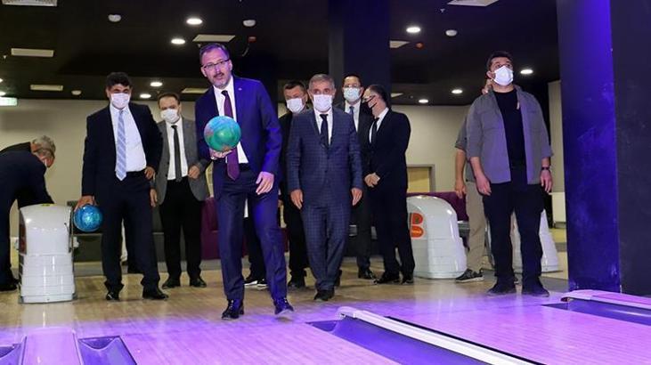 Bakan Kasapoğlu, Ardahan'da gençlerle buluştu