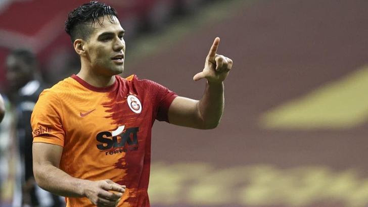 Galatasaray'da Falcao yönetimi sevindirdi