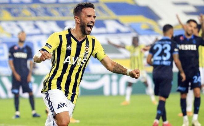 Fenerbahçe'de Gökhan Gönül beklemede