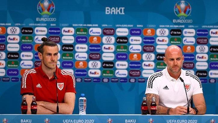 EURO 2020'de dini hassasiyetlerle alkollü içecek markasına ait şişelerin kaldırılması kararı