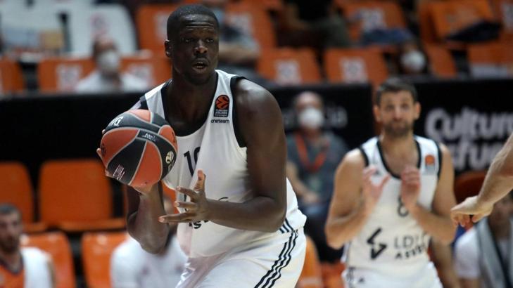 Olympiacos, Moustapha Fall'u kadrosuna kattı