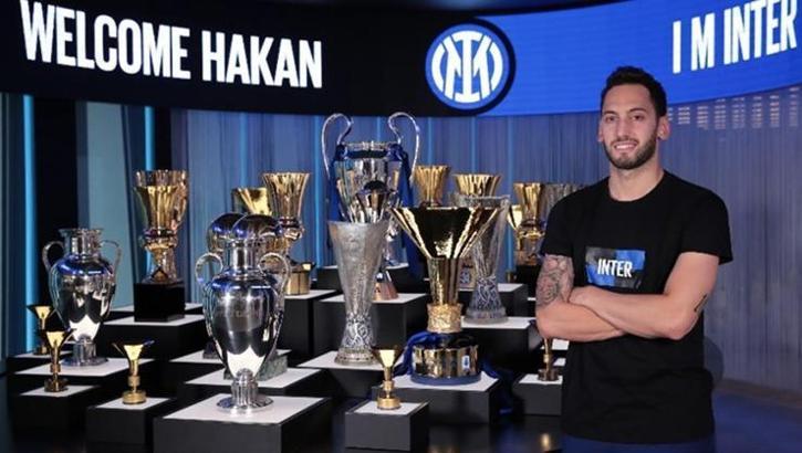 Hakan Çalhanoğlu; Ronaldo, Ibrahimovic gibi yıldızlarla aynı kaderi paylaştı