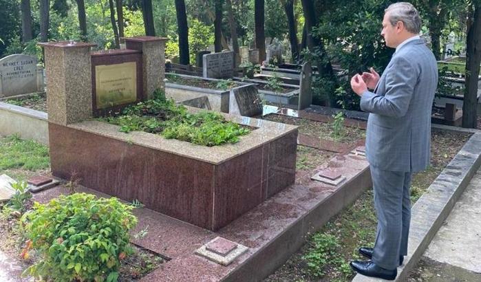 Burak Elmas'tan Ali Sami Yen'in kabrine ziyaret