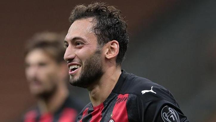Milan Başkanı Scaroni'den Hakan Çalhanoğlu açıklaması