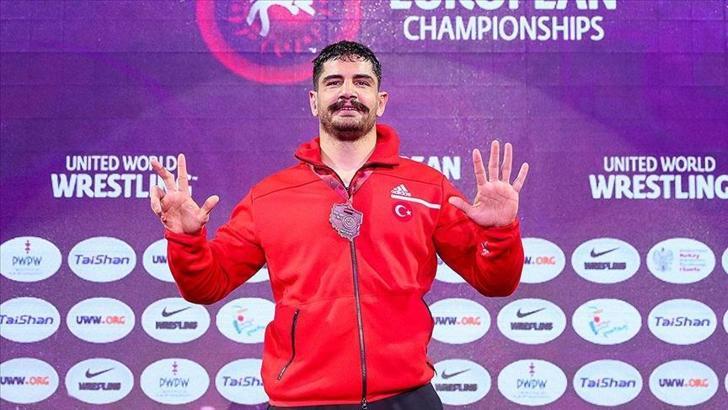 Şampiyon güreşçi Taha Akgül'den 'futbol' sitemi