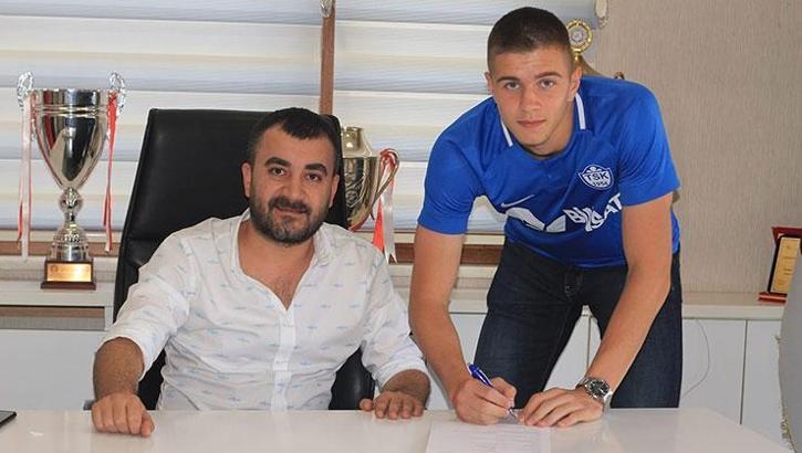 Menemenspor'a Boşnak golcü gelecek