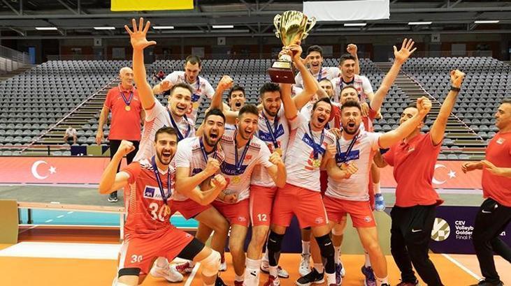 A Milli Erkek Voleybol Takımı şampiyonluk kupasını aldı