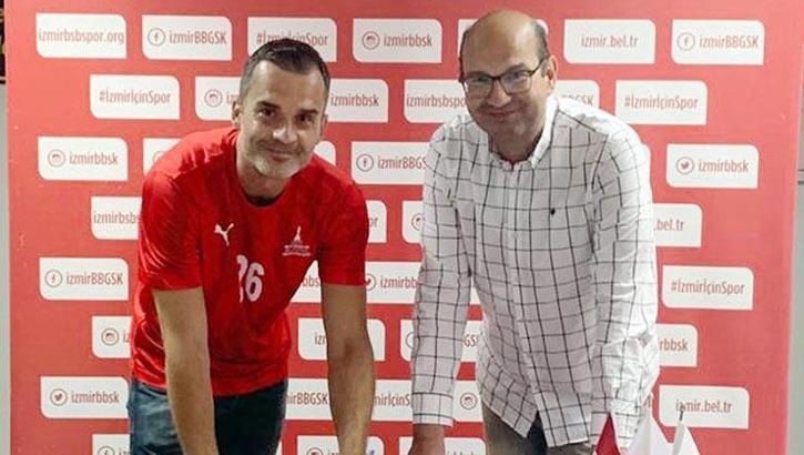 İzmir BŞB Gökhan Örnek'le imzaladı